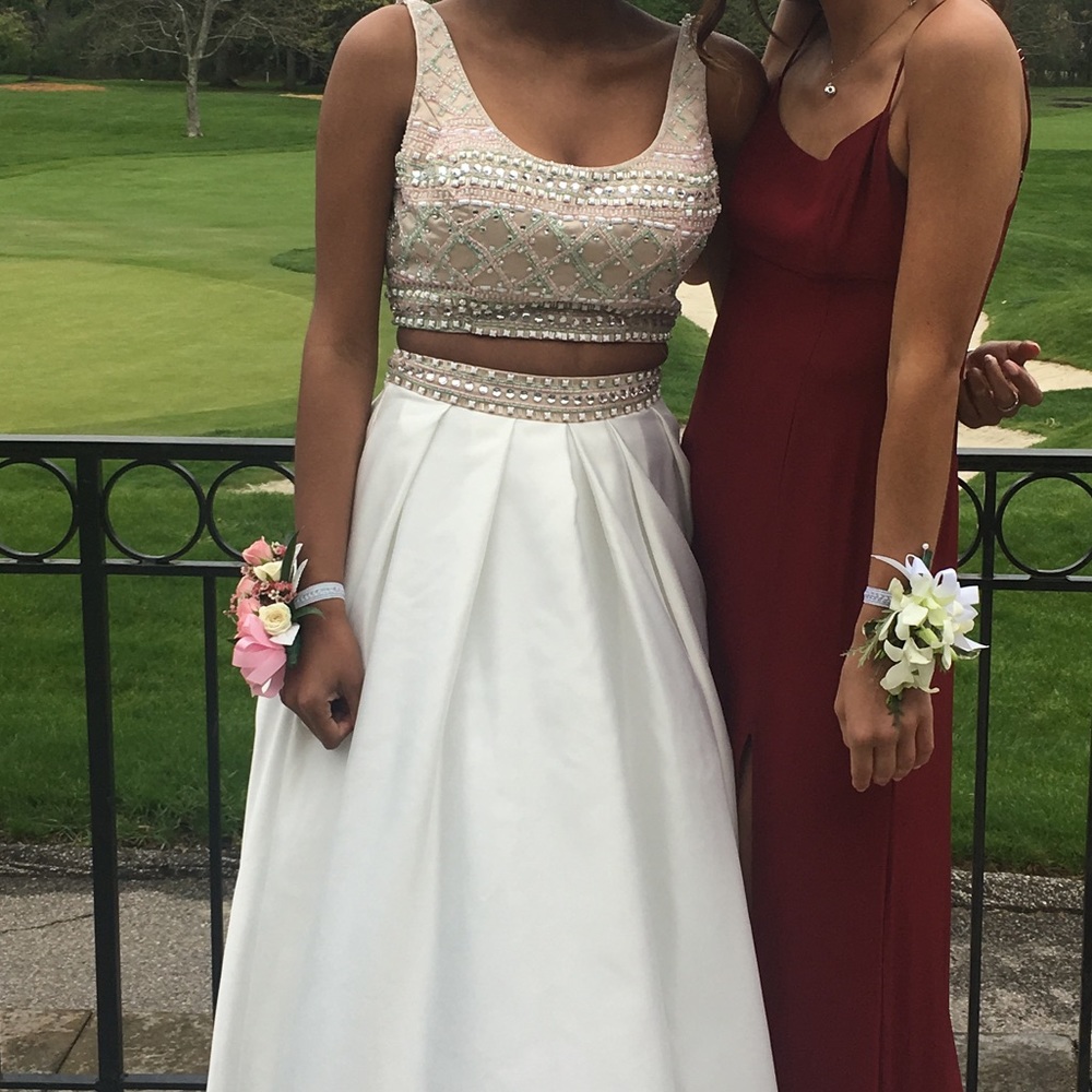 Two-piece prom gown with pockets! - Picture 2 of 3